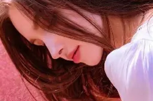 内娱清纯女星偷闯日本拍艳情片被网友当场撞破