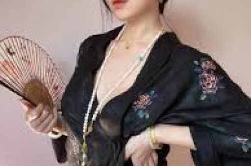 他是国家一级演员二婚娶小妻子把丧子的岳父母当亲生父母孝顺